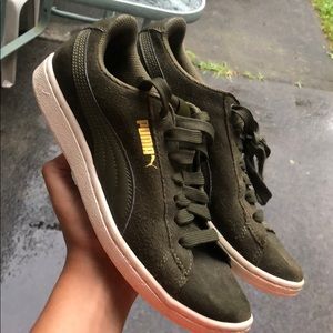 Puma vikky All-over suede women’s size 6.5